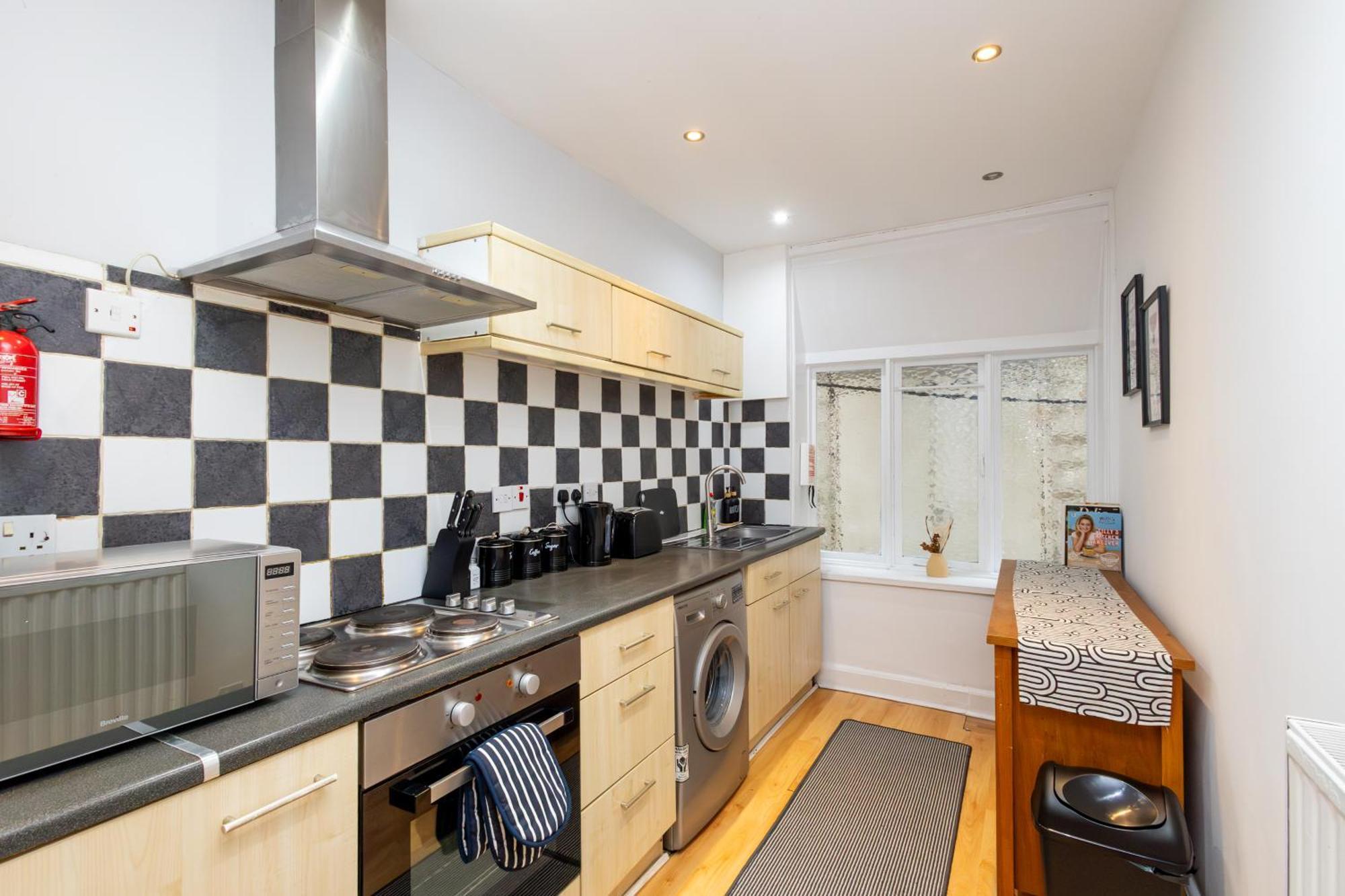 Spacious 3 Bedroom Ground Floor Apartment - 10 Mins From City Centre Leeds  Exterior foto